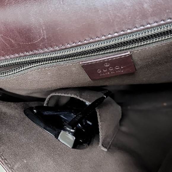 Gucci Guccissima Crossbody Leather Bag - Picture 8 of 10